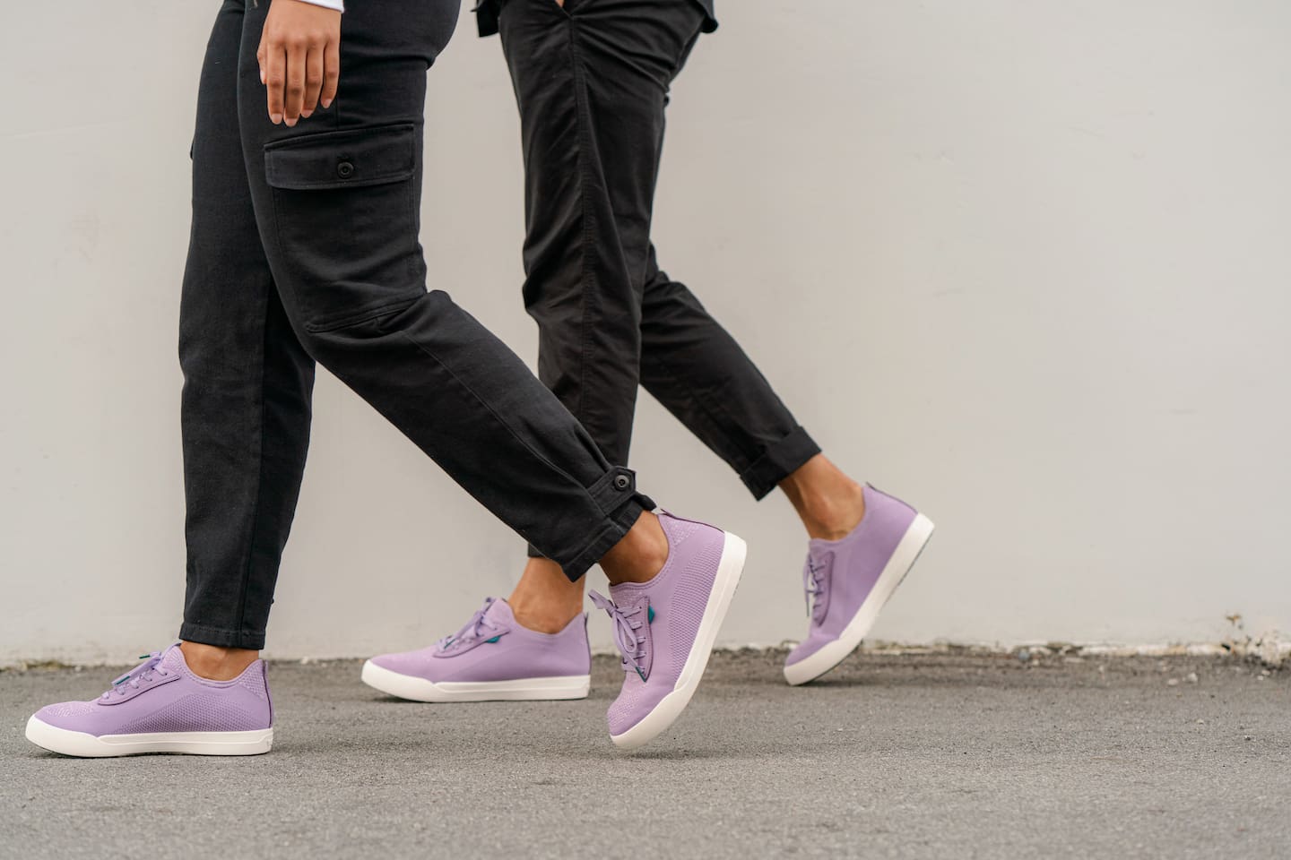 What Color Shoes to Wear with a Purple Dress Outfit Vessi What Color Shoes to Wear with a Purple Dress Outfit Vessi