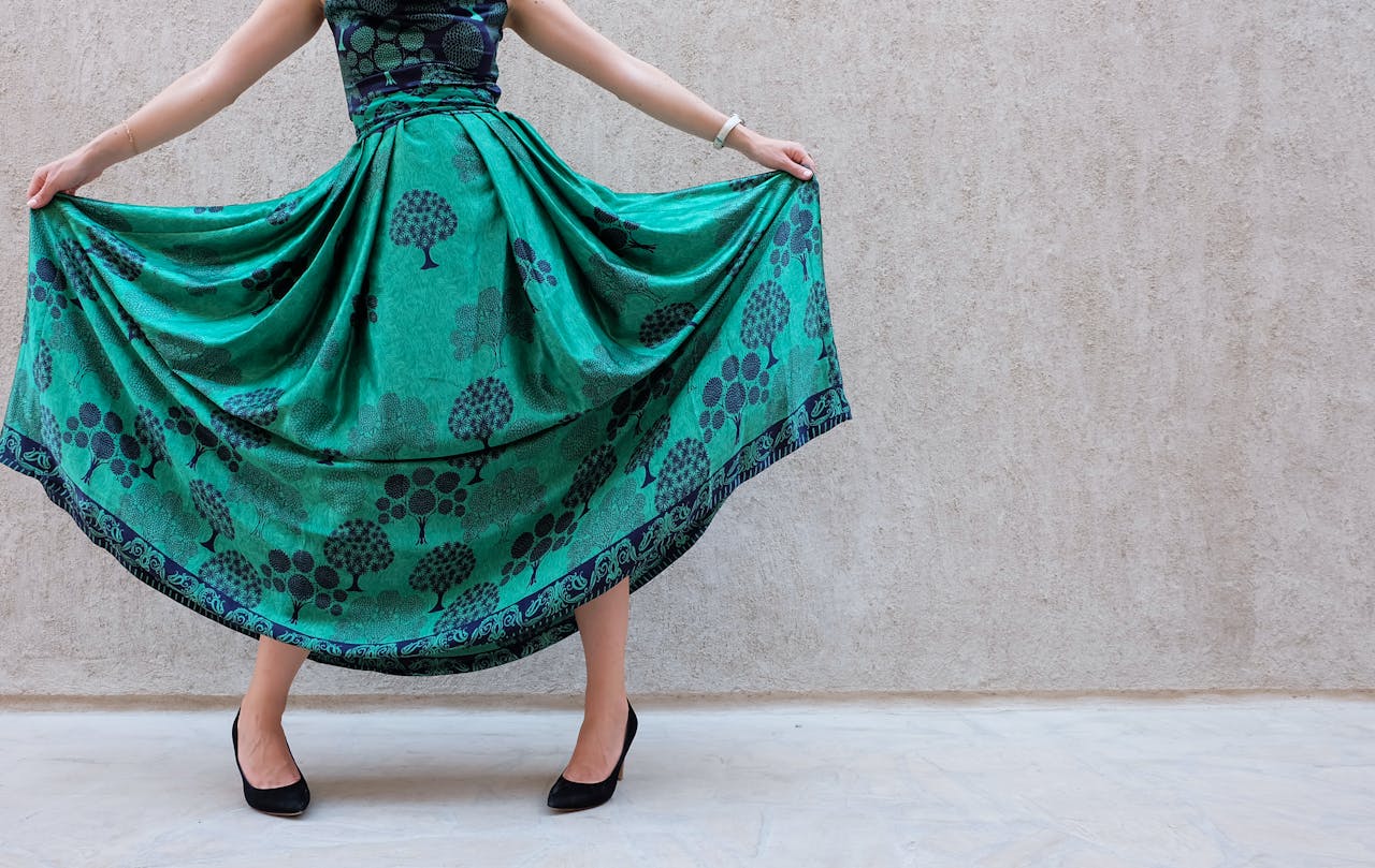 What Color Shoes with Green Dress: A Guide to Perfect Pairings