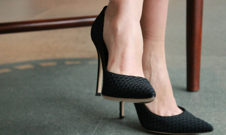 What Color Shoes to Wear with a Purple Dress Outfit