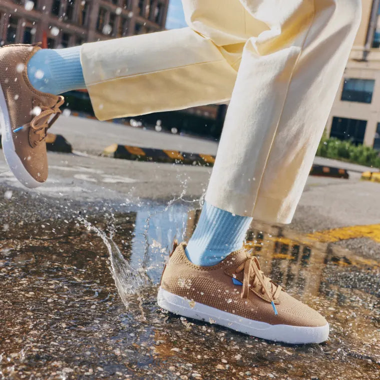 Weekend Classic in Oak Brown splashing through a puddle