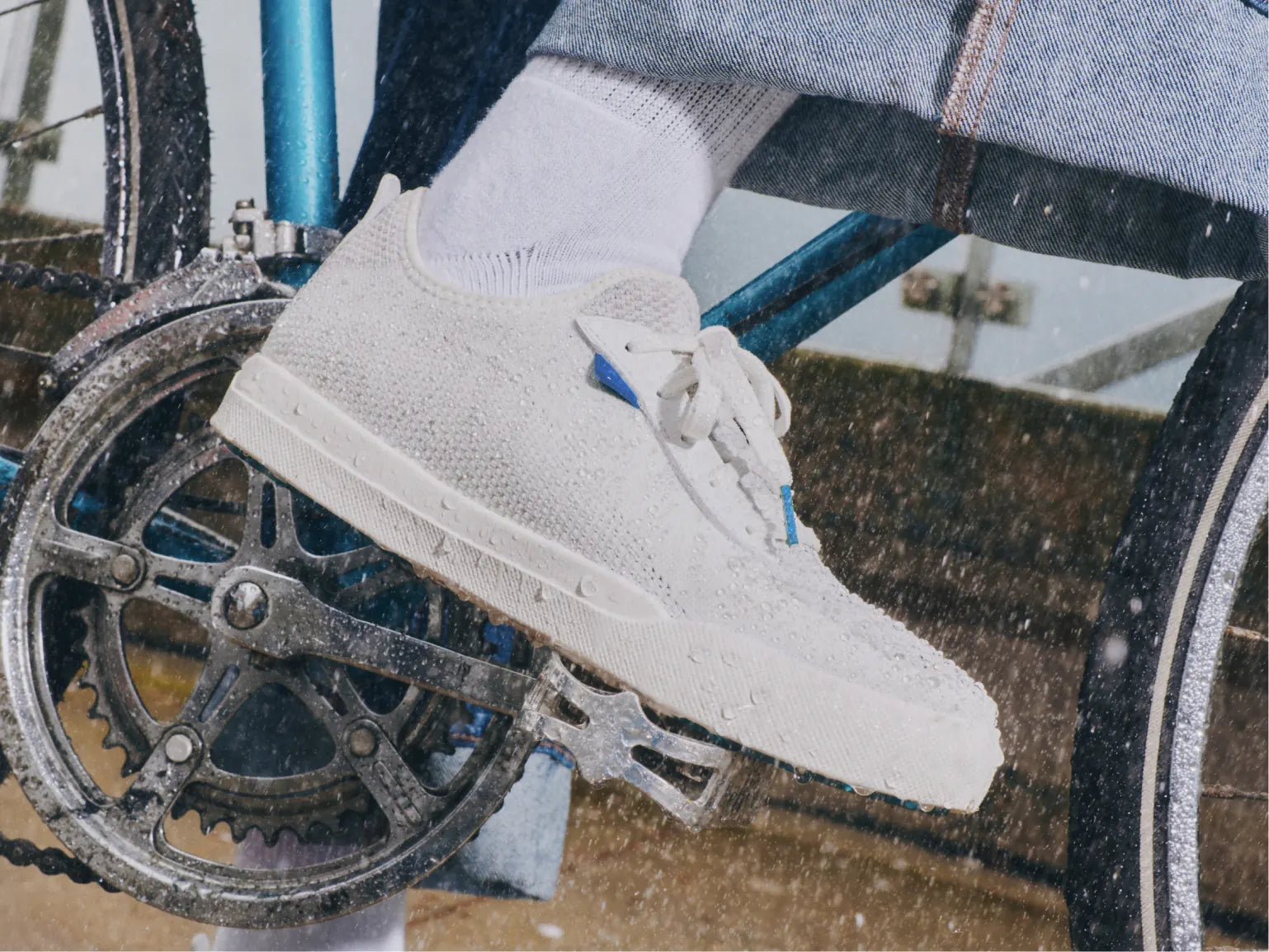 Weekend Classic in Asphalt Black in a puddle